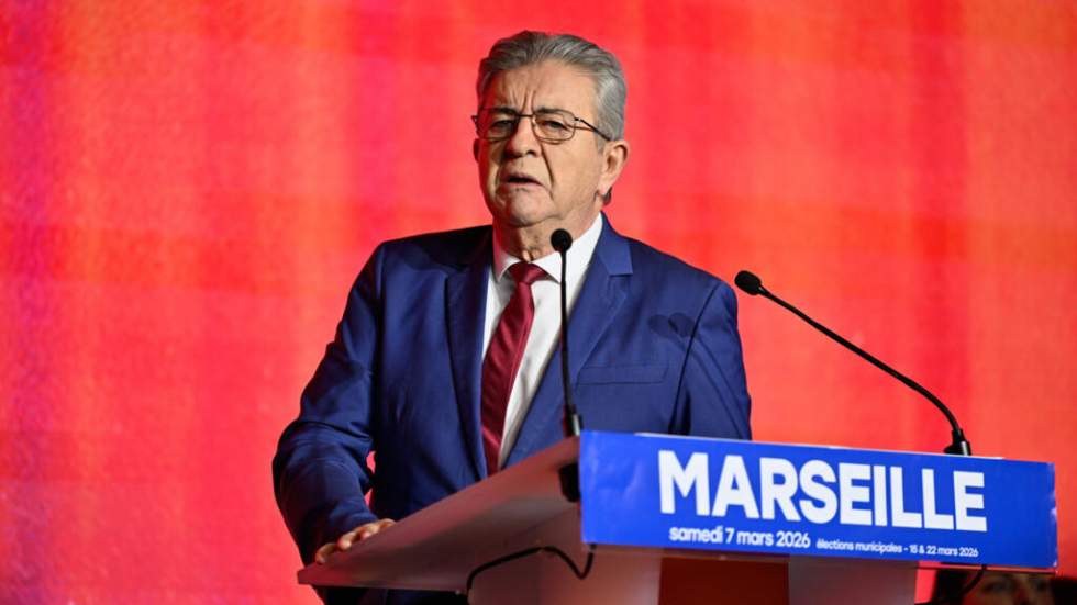Jean-Luc Mélenchon (LFI) officialise sa candidature à l'élection présidentielle de 2027