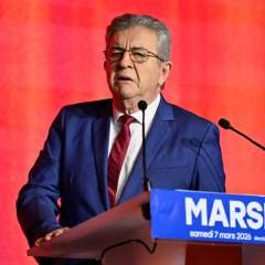 Jean-Luc Mélenchon (LFI) officialise sa candidature à l'élection présidentielle de 2027