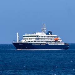 Hantavirus : "isolement" à bord du bateau de croisière, les Canaries "envisagées" pour débarquer