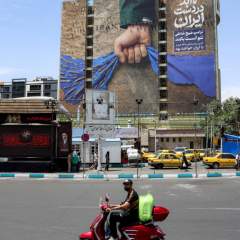Le cessez-le-feu fragilisé en Iran après un échange de frappes dans le détroit d'Ormuz