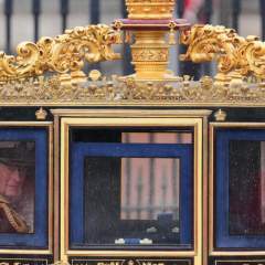 Charles III prononce son discours à Westminster en plein tumulte politique pour Keir Starmer