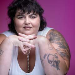 Barbara Butch, militante de l'amour face à la haine en ligne