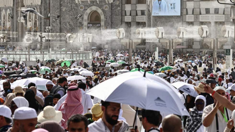 Sous des chaleurs extrêmes, le hajj met les pélerins à rude épreuve Sous des chaleurs extrêmes, le hajj met les pélerins à rude épreuve