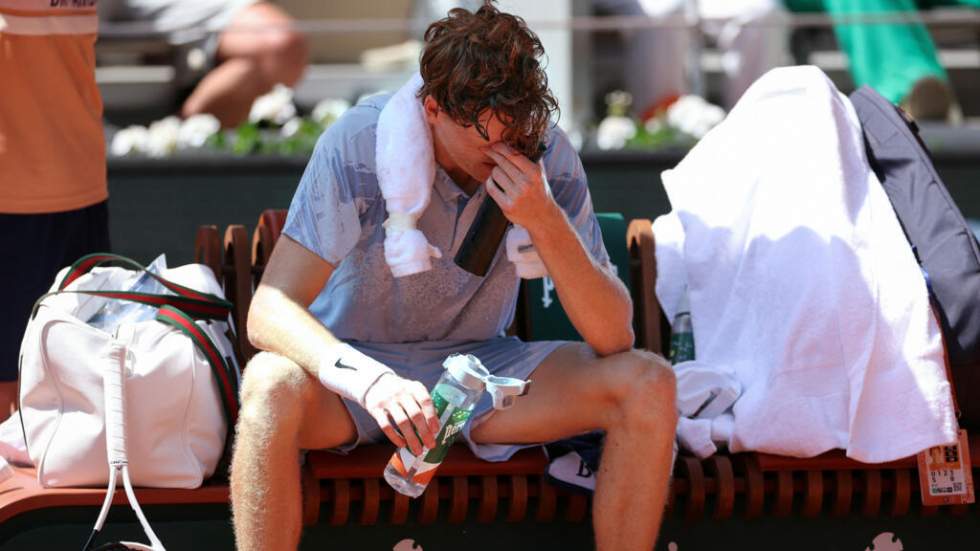 Roland-Garros : le numéro 1 mondial Jannik Sinner éliminé dès le 2e tour