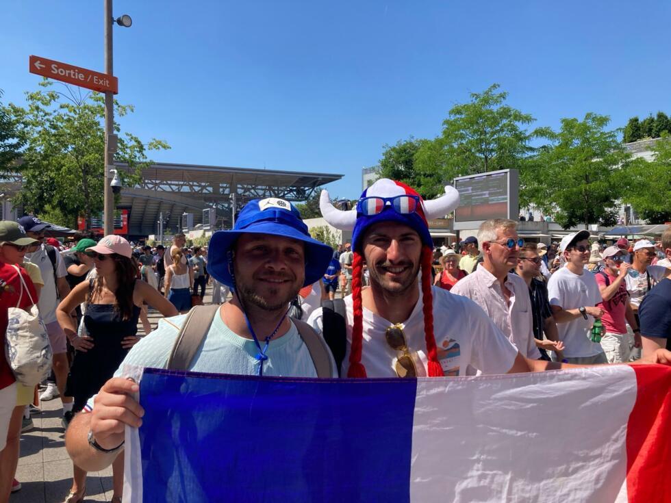 Au pays de Roland-Garros, la terre battue en voie de disparition sur les courts de tennis Au pays de Roland-Garros, la terre battue en voie de disparition sur les courts de tennis