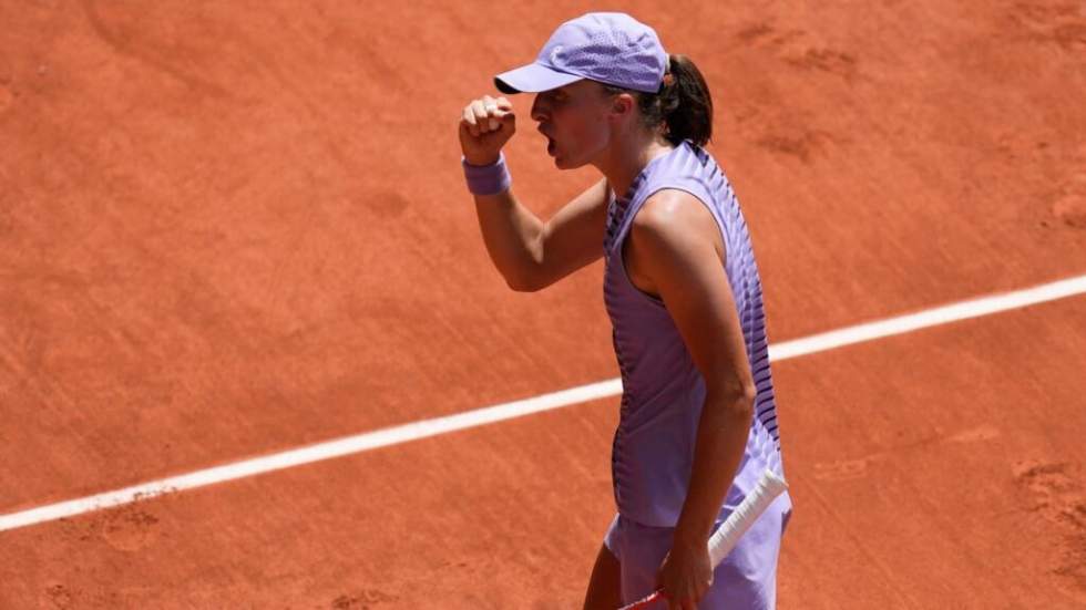 Roland-Garros : Iga Swiatek atteint aisément les huitièmes de finale, Andrey Rublev en maîtrise