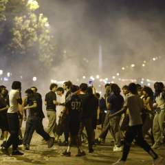 Plus de 20 000 personnes sur les Champs-Élysées après le sacre du PSG, 45 personnes en garde à vue