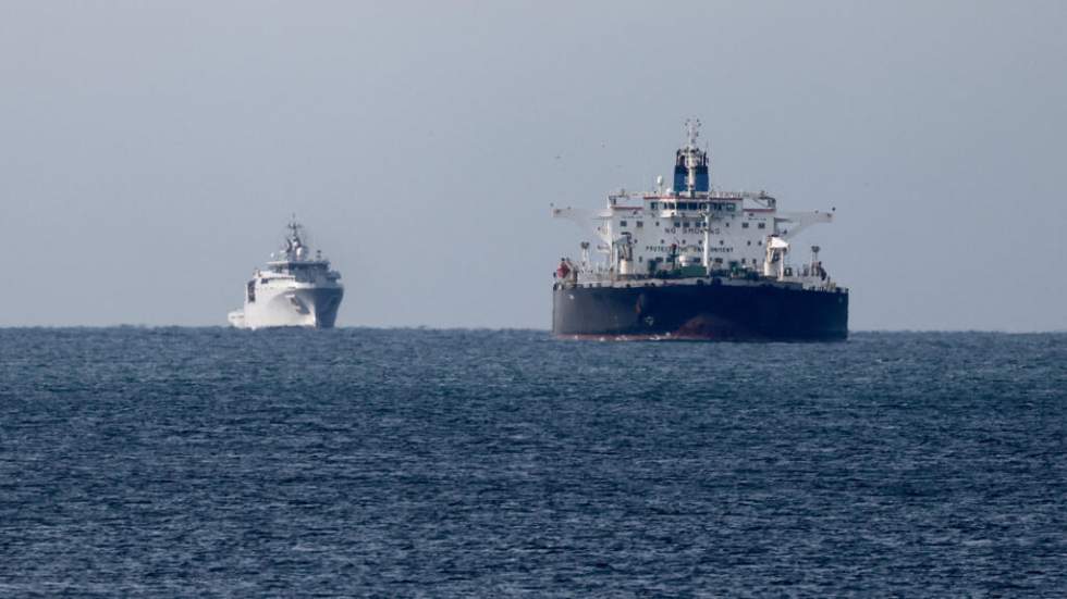 La France a arraisonné un nouveau pétrolier russe dans l'Atlantique, annonce Emmanuel Macron