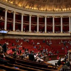 Violences à l'école : les députés adoptent à l'unanimité la proposition de loi post-Bétharram