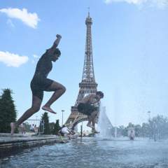 La canicule se poursuit en France, un enfant de trois ans retrouvé mort dans une voiture