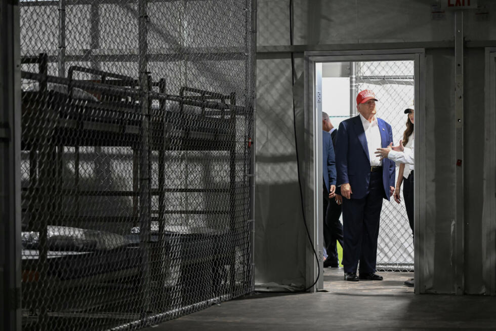 Après un an de polémiques, le centre de rétention "Alcatraz des alligators" de Donald Trump a fermé Après un an de polémiques, le centre de rétention "Alcatraz des alligators" de Donald Trump a fermé