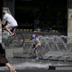 La vague de chaleur se diffuse vers l'est de l'Europe, les hôpitaux submergés