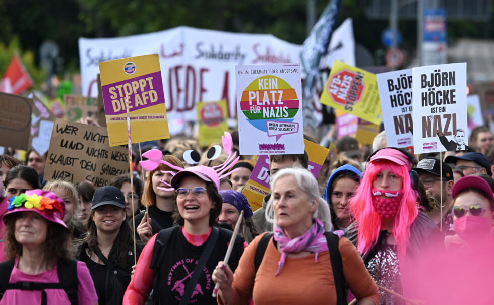 En Allemagne, près de 20 000 manifestants contre le congrès du parti d’extrême droite AfD En Allemagne, près de 20 000 manifestants contre le congrès du parti d’extrême droite AfD