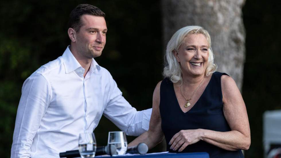 Marine Le Pen et Jordan Bardella réunis pour montrer leur unité, à trois jours d'un jugement décisif