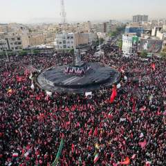 Iran : le cortège funèbre d'Ali Khamenei débute sa traversée de Téhéran