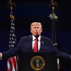 Donald Trump ressort la peur du "grand méchant Rouge" avant les élections de mi-mandats,