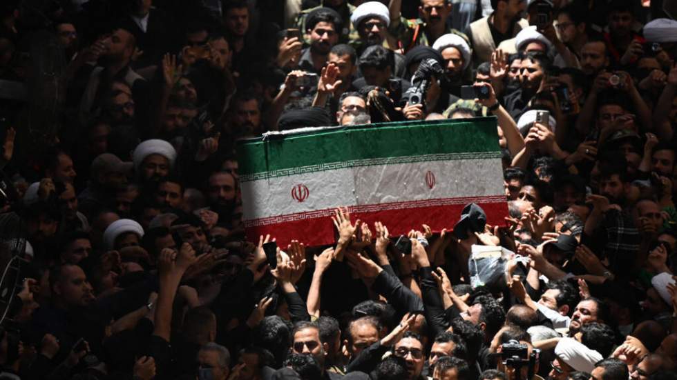 En Irak, une immense foule dit adieu à Ali Khamenei avant son inhumation en Iran