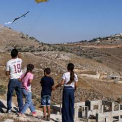 "Notre terre, notre ciel" : en Cisjordanie occupée, des cerfs-volants face aux colonies