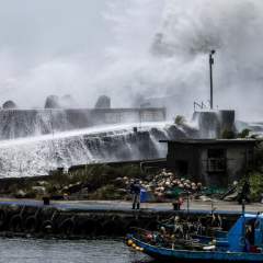 Le typhon Bavi frappe la Chine, avant d'être rétrogradé en tempête tropicale