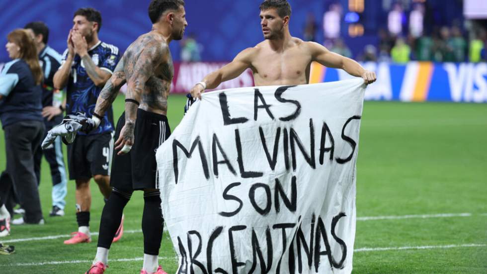 Mondial 2026 : la Fifa "examine" l'affaire de la banderole des joueurs argentins sur les Malouines