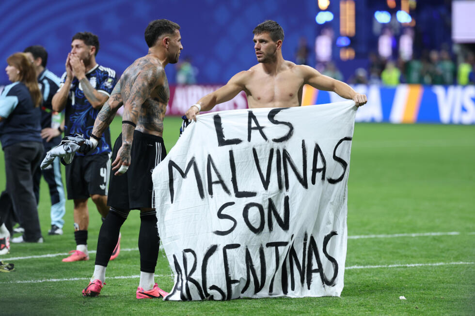 Mondial 2026 : la Fifa "examine" l'affaire de la banderole des joueurs argentins sur les Malouines