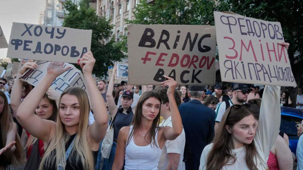 En Ukraine, deuxième journée de manifestations contre l'éviction du ministre de la Défense