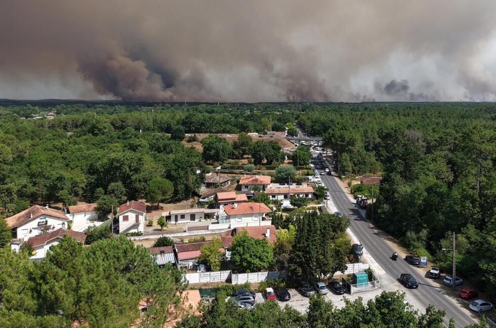 En images : près du bassin d'Arcachon, le feu s'attaque à nouveau à la forêt des Landes