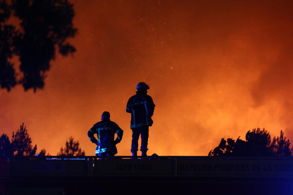 En images : près du bassin d'Arcachon, le feu s'attaque à nouveau à la forêt des Landes