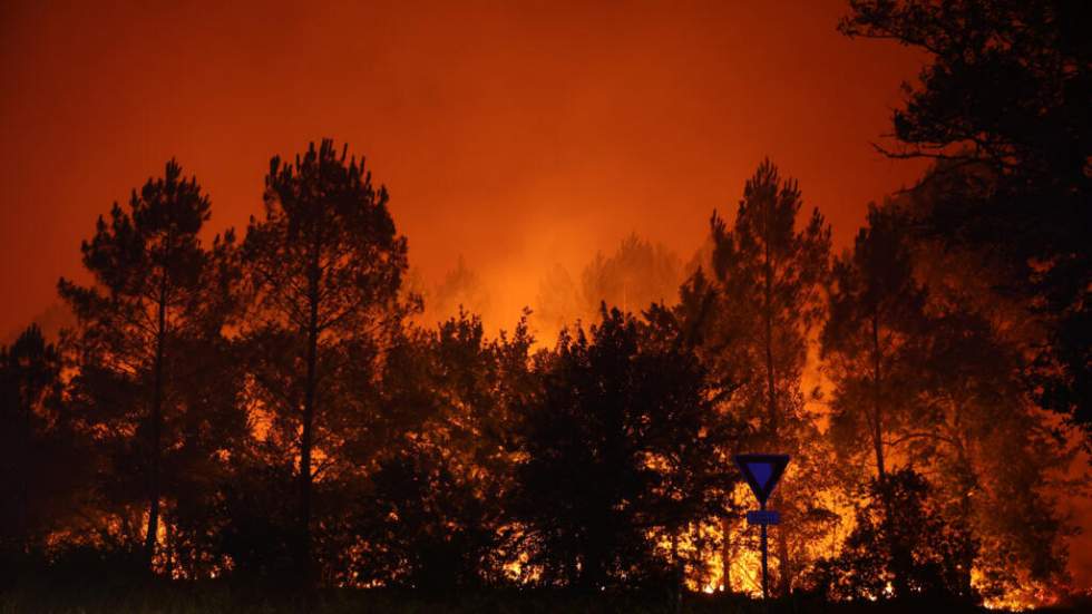 Incendie en Gironde : le feu est "contenu" après avoir brûlé 3 400 hectares, plus de 20 000 évacués Incendie en Gironde : le feu est "contenu" après avoir brûlé 3 400 hectares, plus de 20 000 évacués