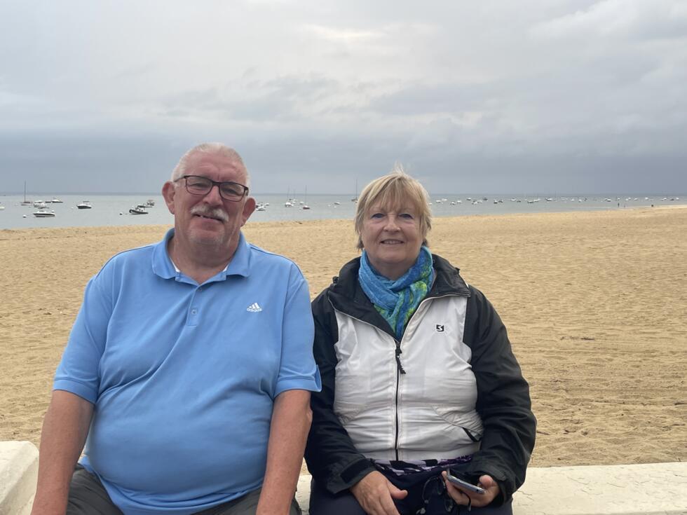 À Arcachon, face aux incendies, un ballet de vacanciers et d'évacués en quête d'une "respiration"