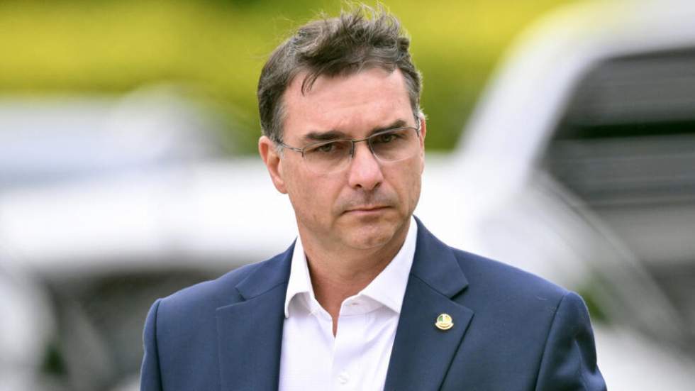 Présidentielle au Brésil : le fils de Jair Bolsonaro investi candidat face à Lula Présidentielle au Brésil : le fils de Jair Bolsonaro investi candidat face à Lula
