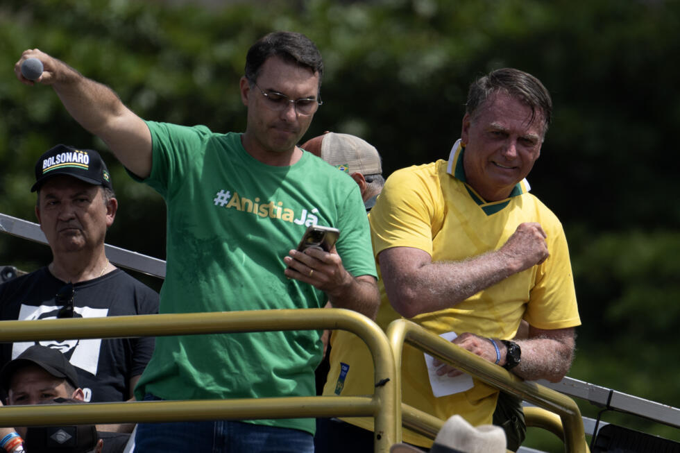 Présidentielle au Brésil : le fils de Jair Bolsonaro investi candidat face à Lula Présidentielle au Brésil : le fils de Jair Bolsonaro investi candidat face à Lula