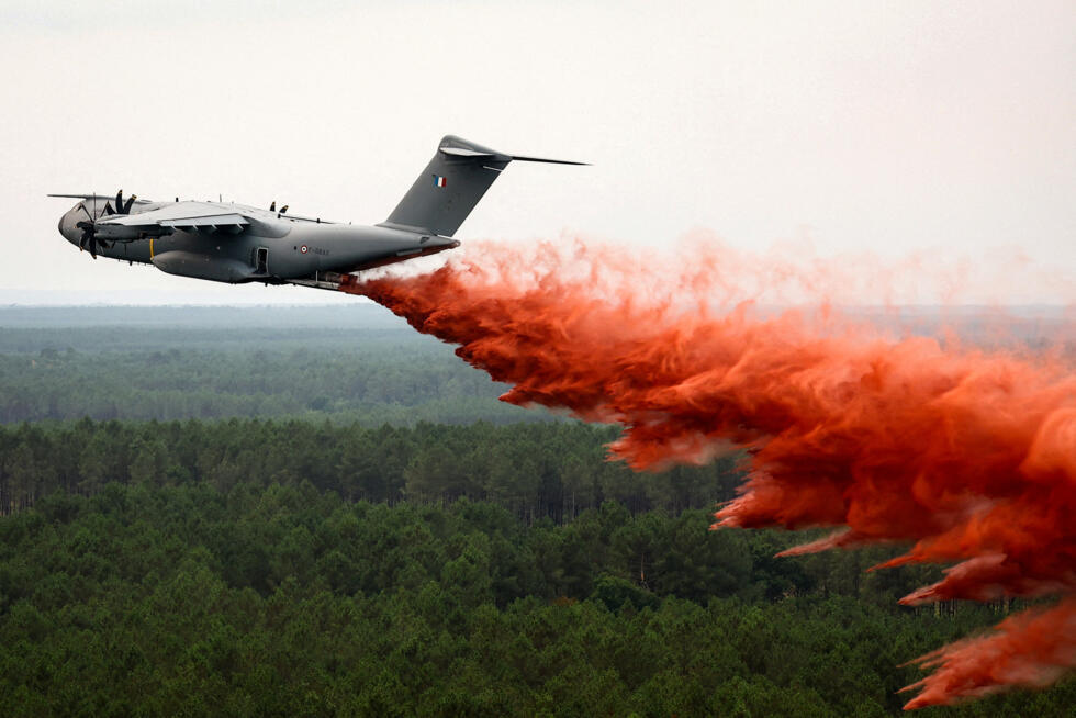 Incendies : des centaines de milliers d'évacués en France et en Espagne, les secours renforcés