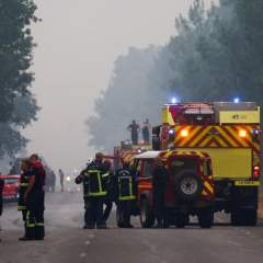 Incendies : des centaines de milliers d'évacués en France et en Espagne, les secours renforcés
