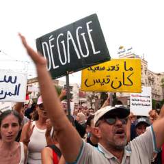 Près de 2 500 manifestants à Tunis, cinq ans après le coup de force du président Kaïs Saïed