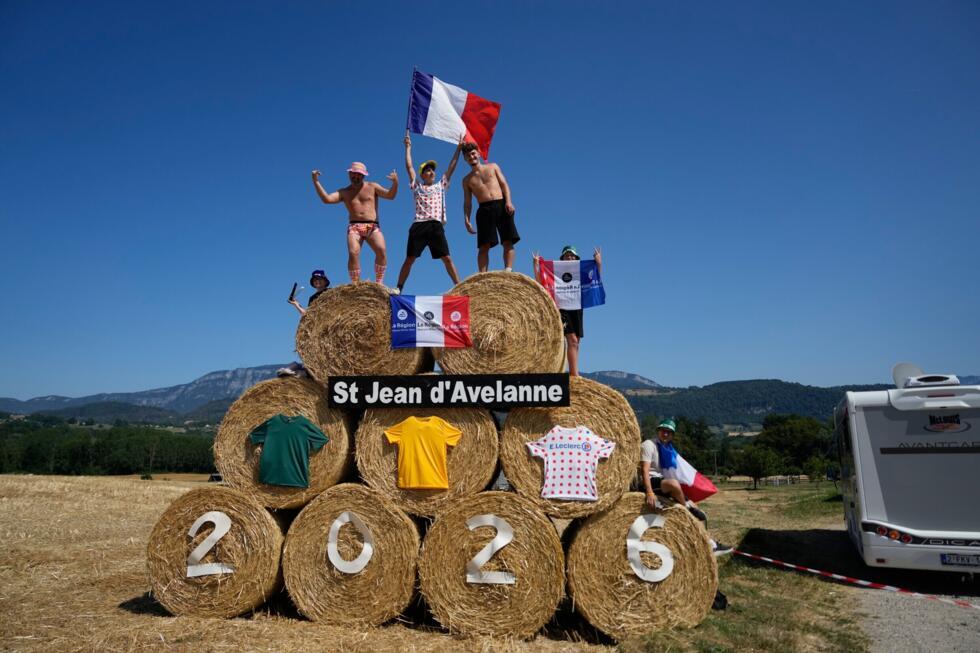 Incendies en Europe, manifestations en Inde et Tour de France : la semaine en images