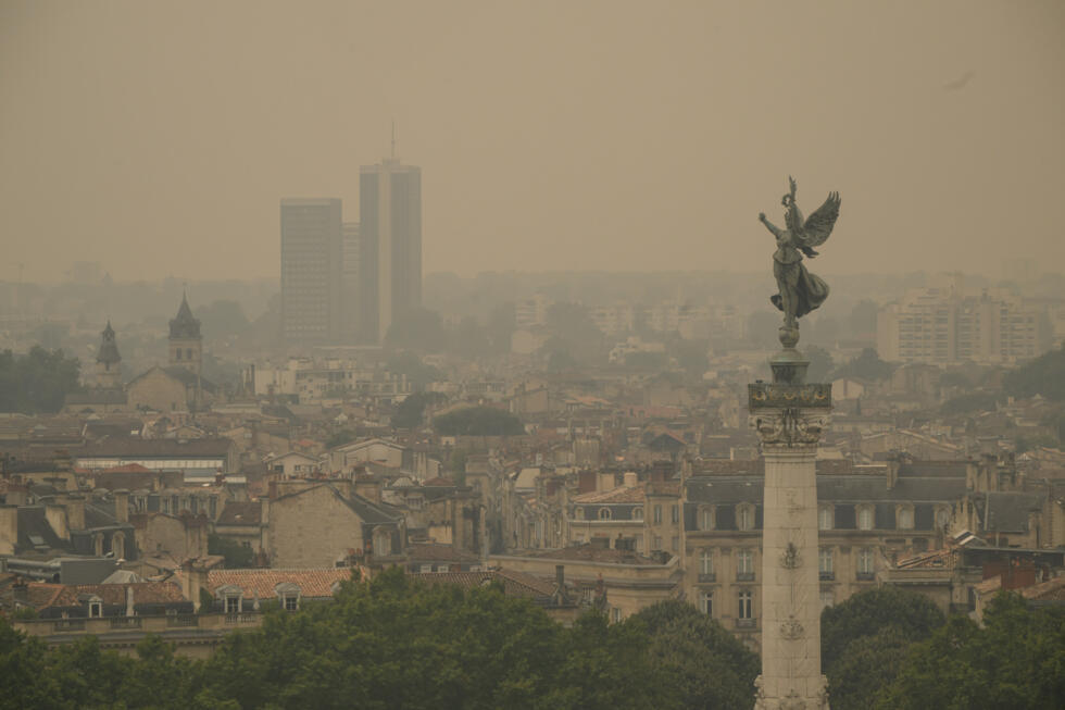 Plus de 325 000 réfugiés du feu en France et Espagne, l'incendie de Gironde pourrait s'aggraver Plus de 325 000 réfugiés du feu en France et Espagne, l'incendie de Gironde pourrait s'aggraver