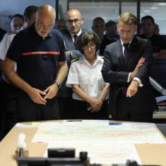 Le mégafeu en Gironde connaît des reprises "contenues", Emmanuel Macron appelle à "rester unis"