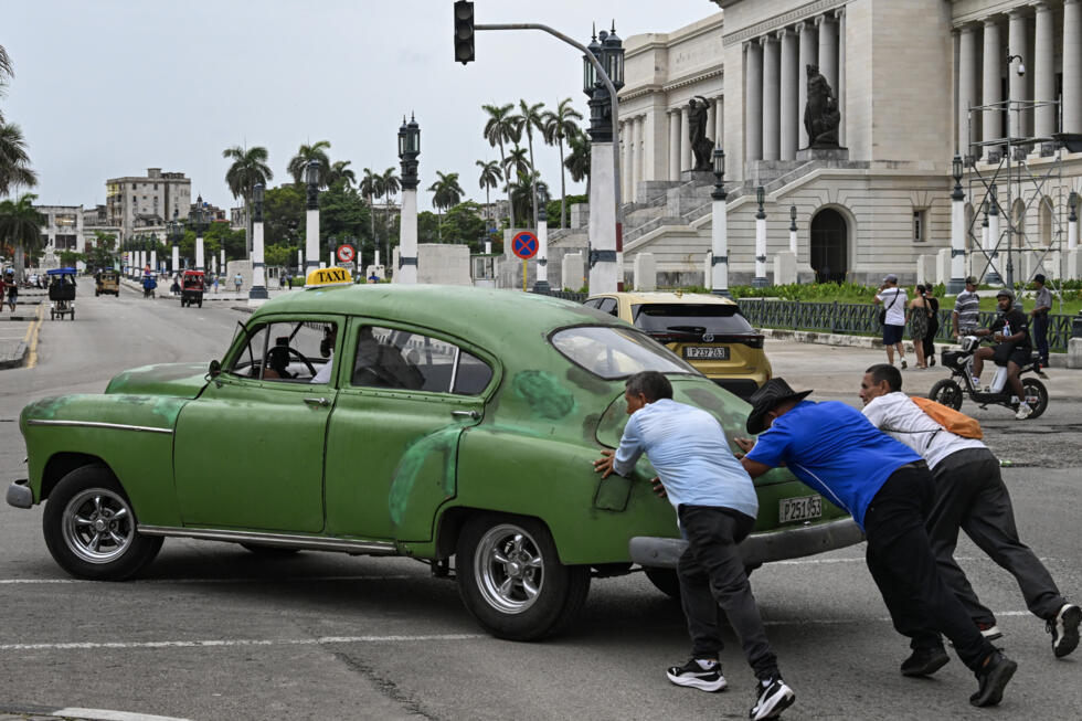 Stations-service, pharmacies, ports... Cuba ouvre de nombreux secteurs au privé
