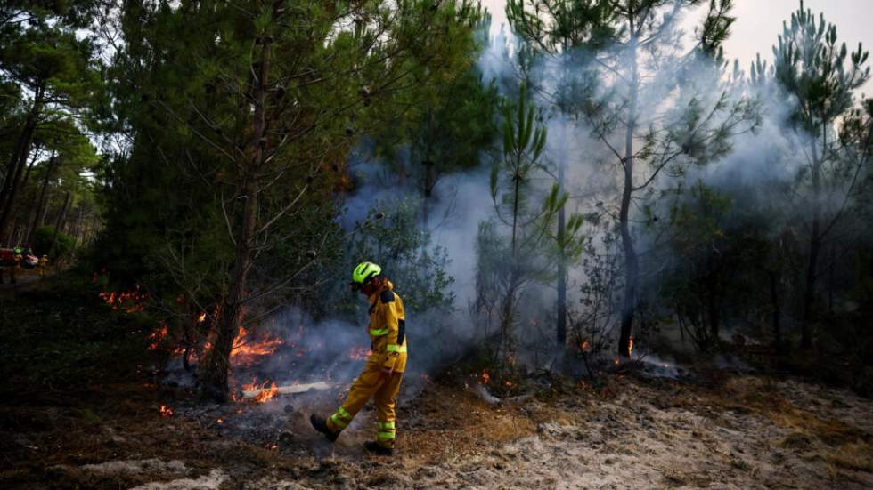 Incendies : accalmie espérée en France et en Espagne, de nouveaux feux de forêt gagnent l'Europe Incendies : accalmie espérée en France et en Espagne, de nouveaux feux de forêt gagnent l'Europe