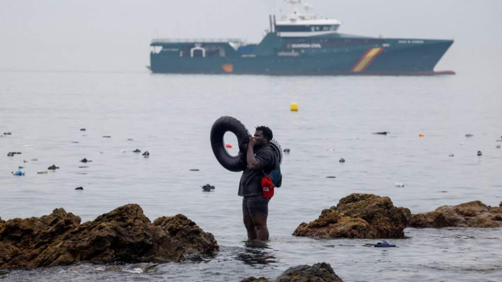 L'arrivée de milliers de migrants est une "violation de la souveraineté territoriale", dit Sanchez