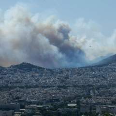 Incendies en Grèce : ordre d'évacuation près d'Athènes, la Crète en proie aux flammes