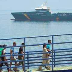 Trump et l'extrême droite instrumentalisent Ceuta alors que les migrants rentrent au Maroc
