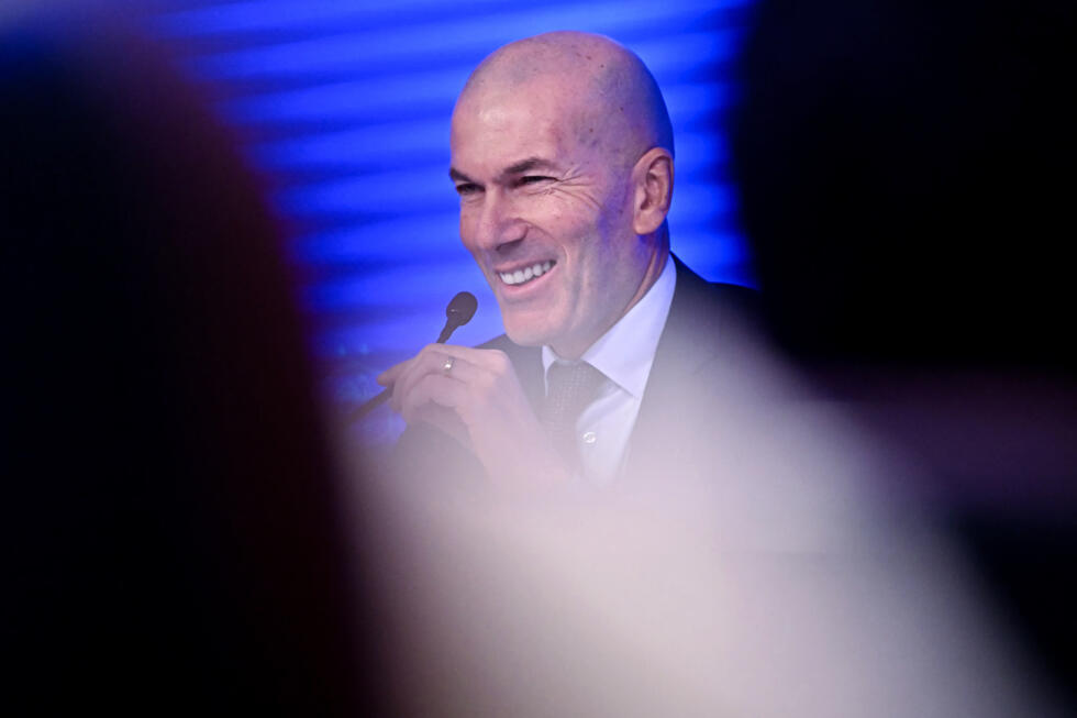 Zidane sélectionneur des Bleus, séisme au Japon, afflux de migrants à Ceuta : la semaine en images