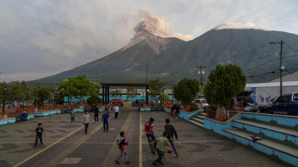 Le Guatemala en alerte maximale face à l'éruption du volcan de Fuego, des centaines d'évacués