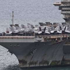 Après neuf mois passés en mer, le porte-avions américain Abraham Lincoln fait escale en Thaïlande