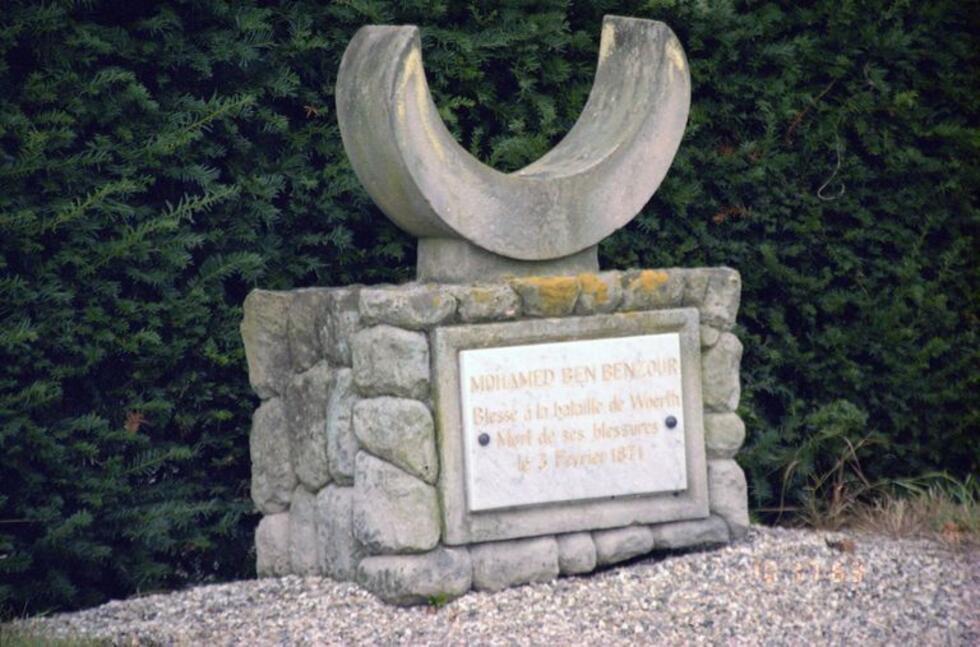 "Ces tirailleurs se sont sacrifiés" : les restes de deux "turcos" algériens retrouvés en Allemagne