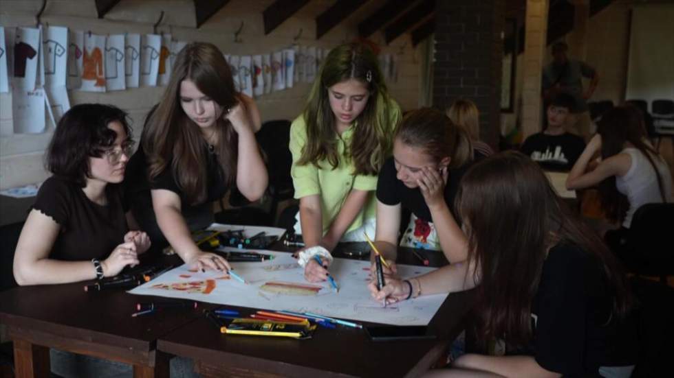 Ukraine : un camp thérapeutique pour les jeunes face aux traumatismes de la guerre