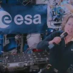 Sommet spatial : échange entre l'astronaute française Sophie Adenot et Macron