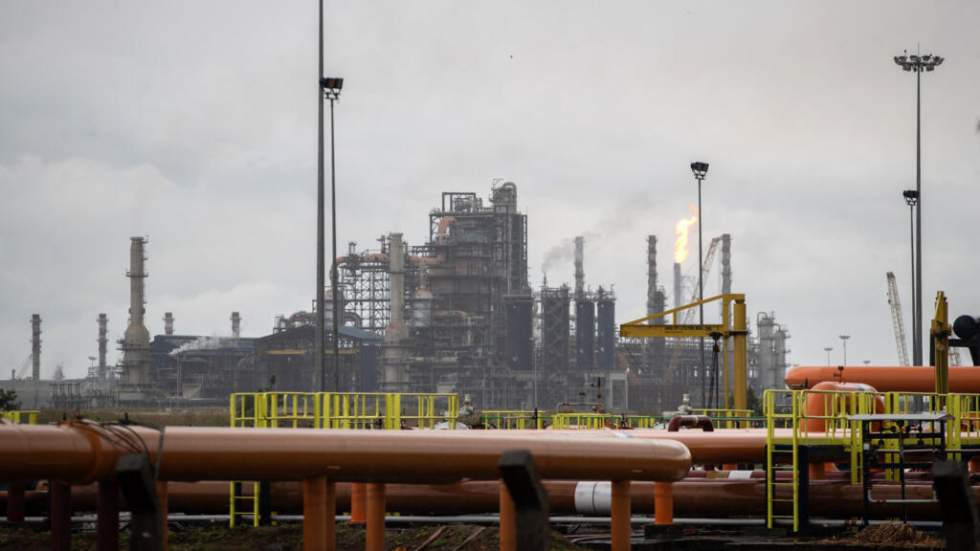 Dangote, la plus grande raffinerie d'Afrique, entre en Bourse au Nigeria